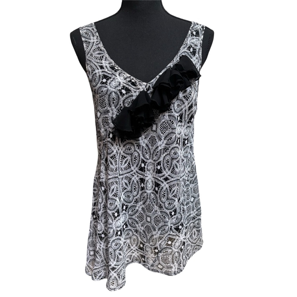 EXPRESS Sleeveless Black & White Lace-Print Ruffle Front Tank Top Size M